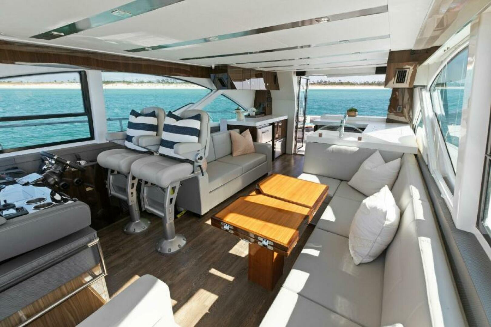 2023 Cruisers Yachts 60 Cantius Fly "Miss Tracy Lane" - photo 2