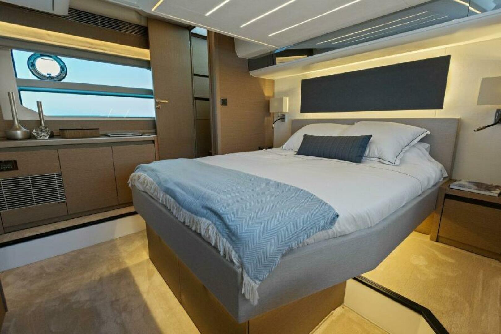2022 Prestige 590 Flybridge "How Sweet It Is" - photo 3