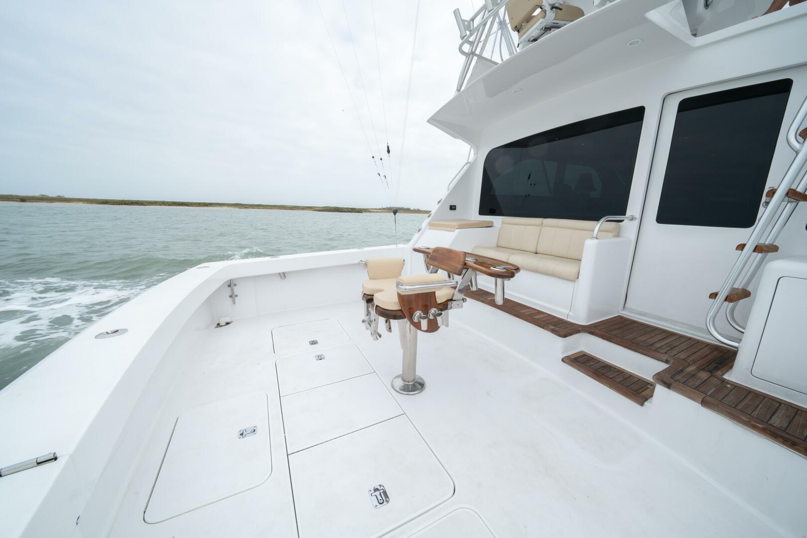 2005 Viking 52 Convertible - photo 3