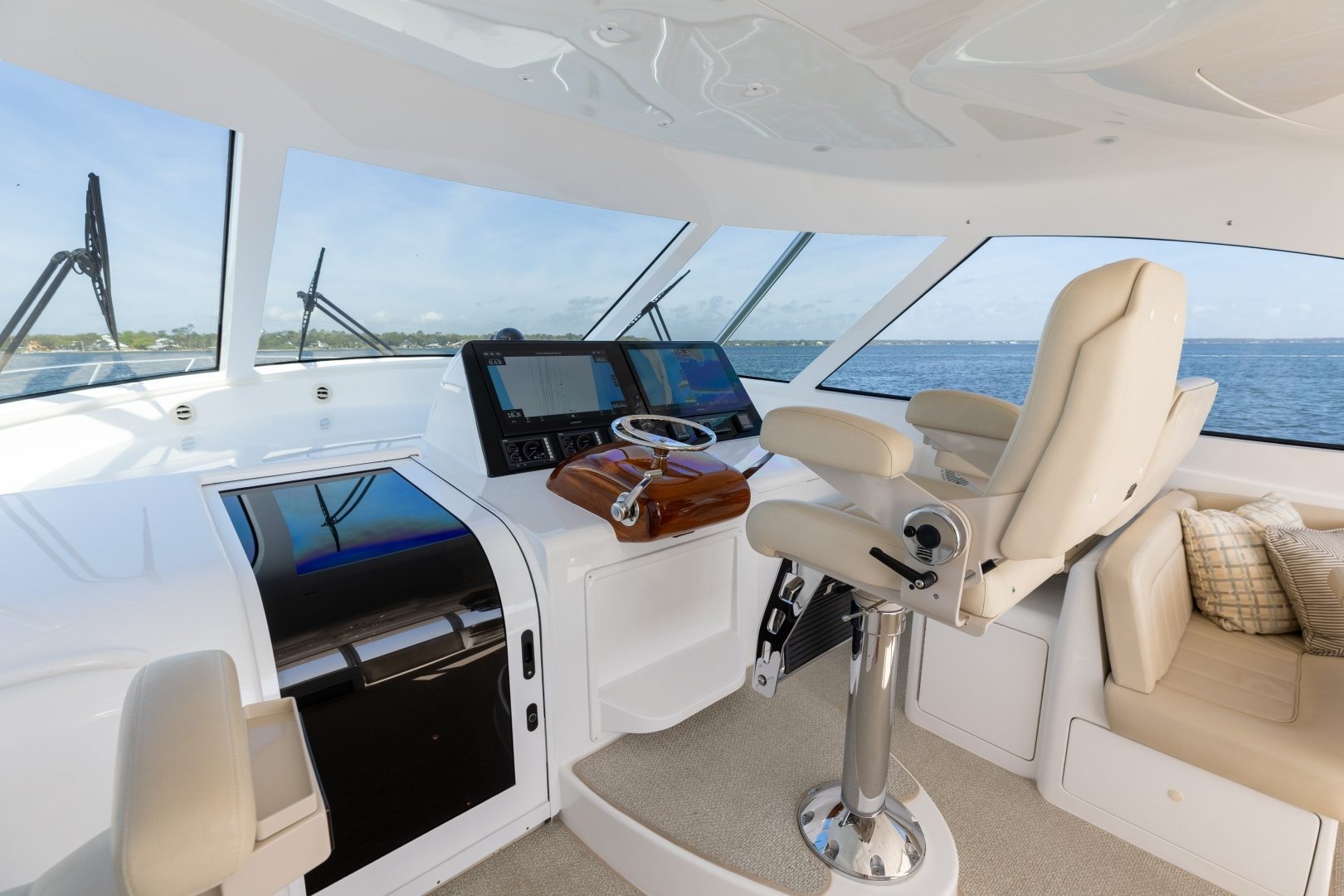2018 Viking 52 Sport Tower "Wild Eagle" - photo 3