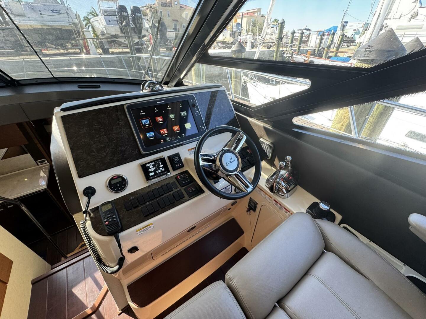 2016 Sea Ray 470 Sundancer "Lopez Cove II" - photo 2