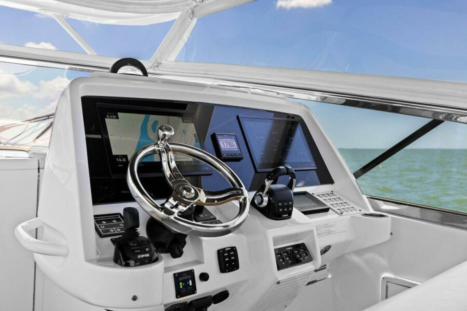 2019 Intrepid 475 Sport Yacht "Damn Lucky" - photo 2