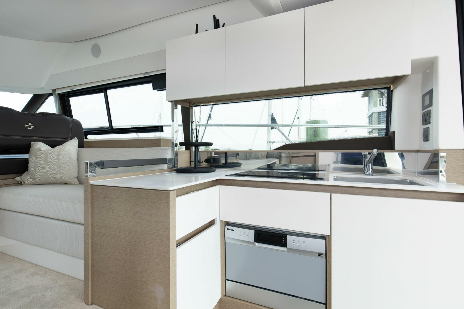2023 Prestige 460 Flybridge "Pass-N-Bye" - photo 3