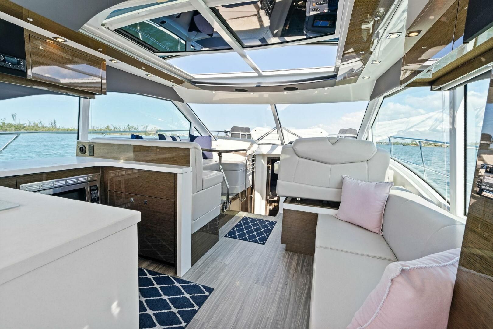 2019 Cruisers Yachts 45 Cantius "My Everything" - photo 2