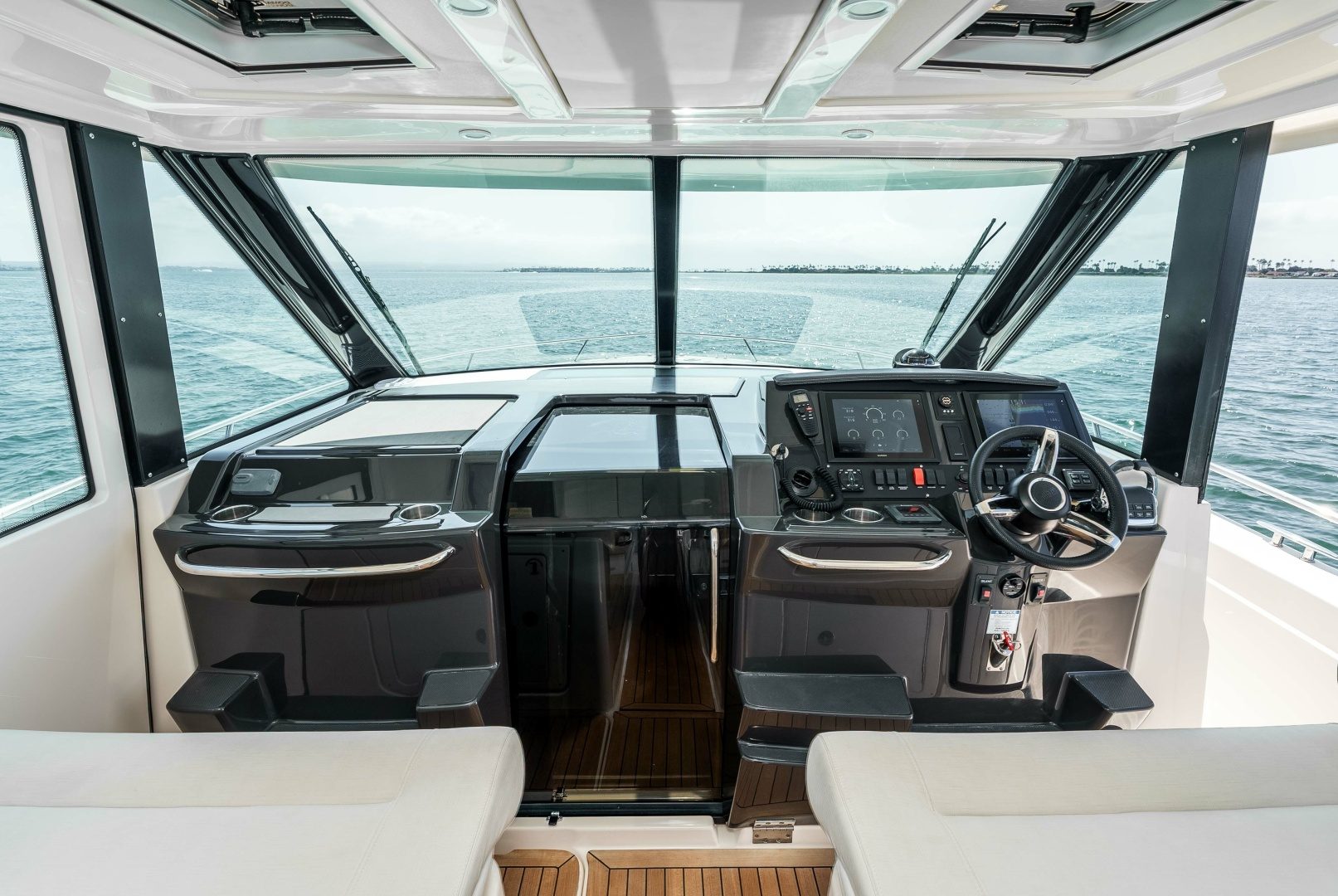 2016 Tiara Yachts Q44 "LIVIMAC" - photo 2