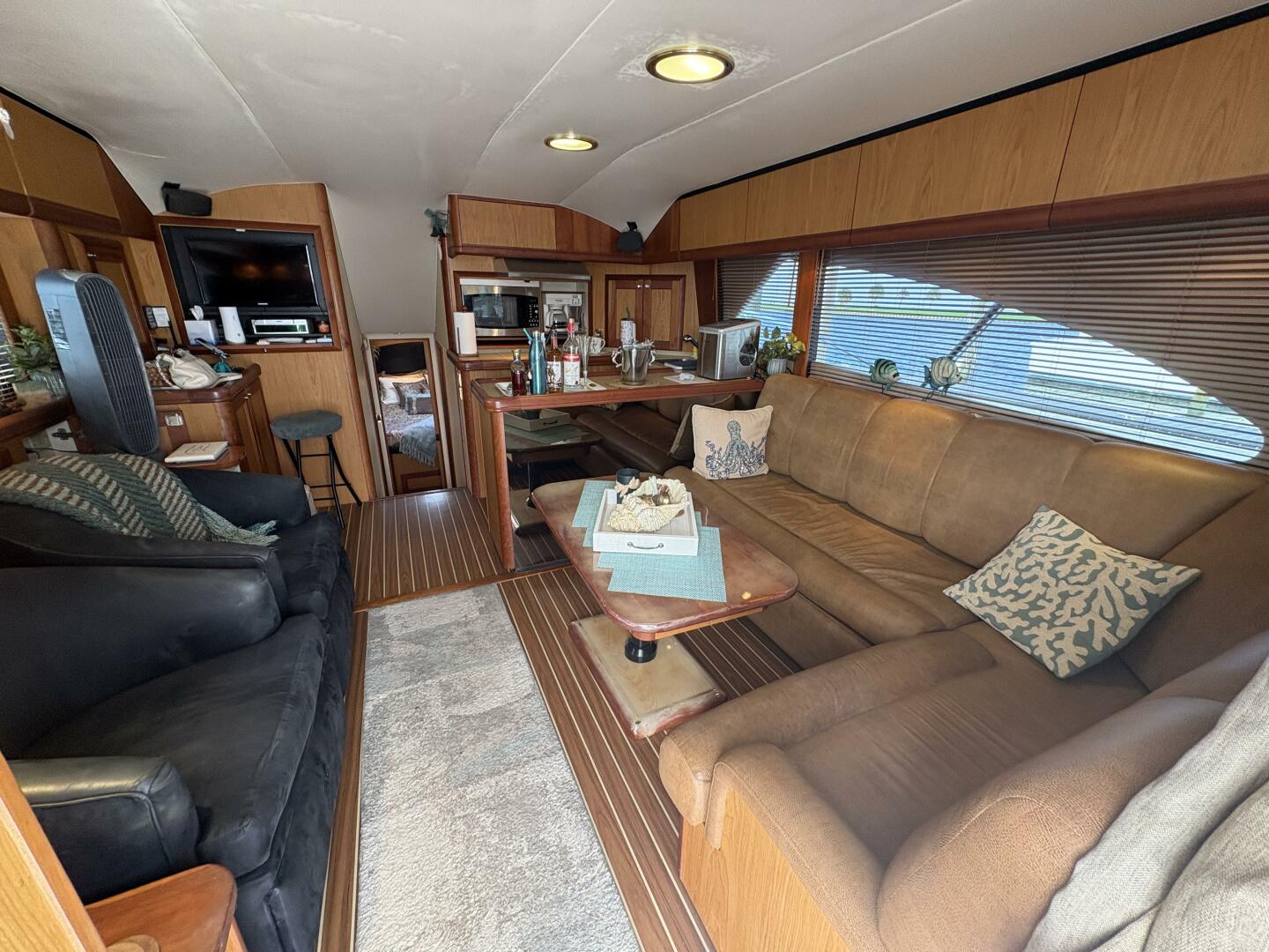2005 Luhrs 41 Convertible "Rabbit Hole" - photo 2