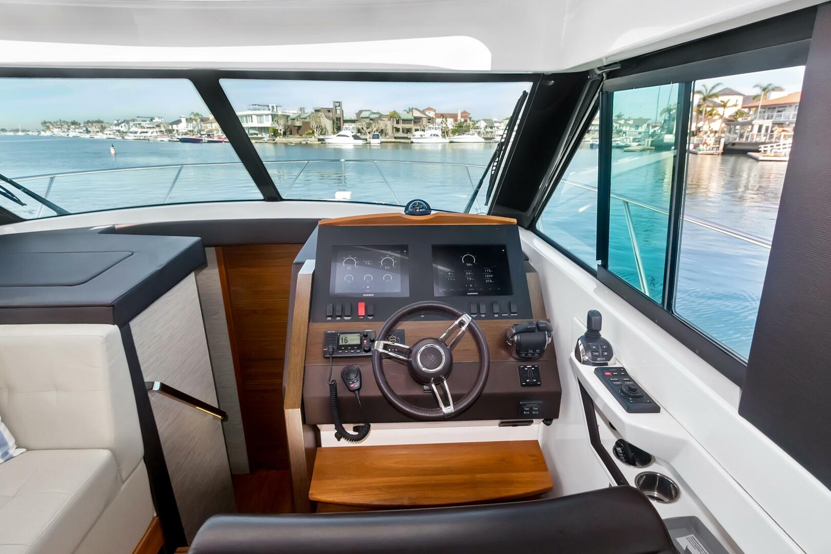 2017 Tiara Yachts 39 Coupe "POUR IT ON" - photo 2