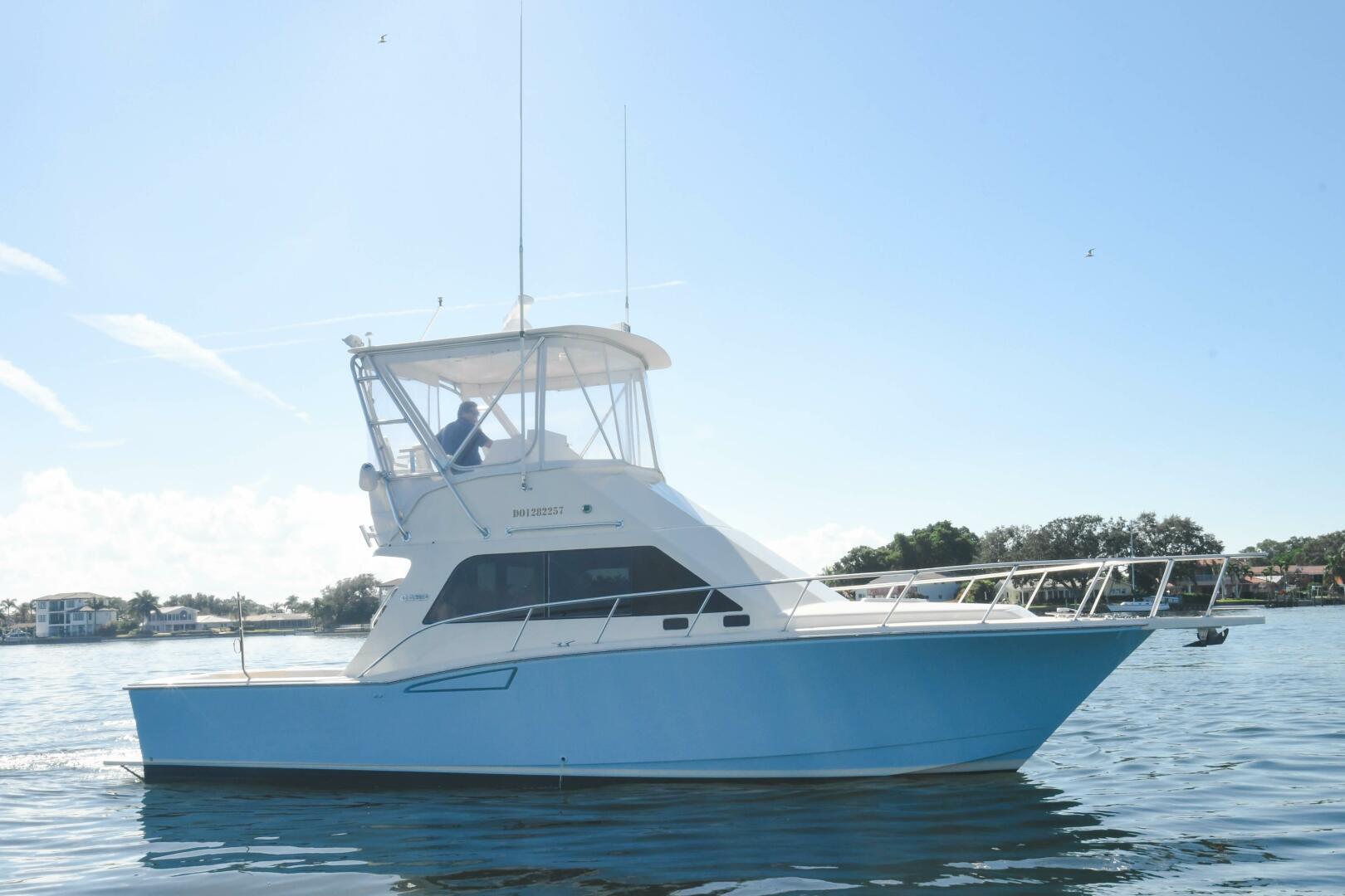 2001 Cabo 35 Flybridge "Vikingos" - photo 1