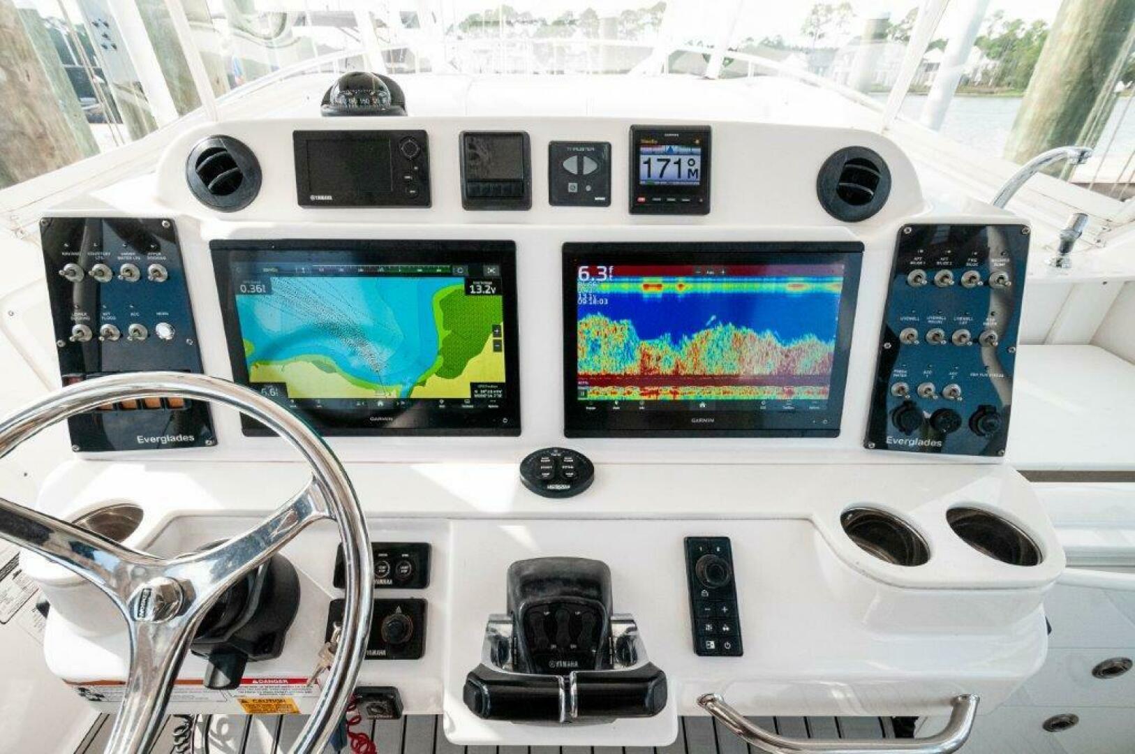 2018 Everglades 350 LX - photo 3