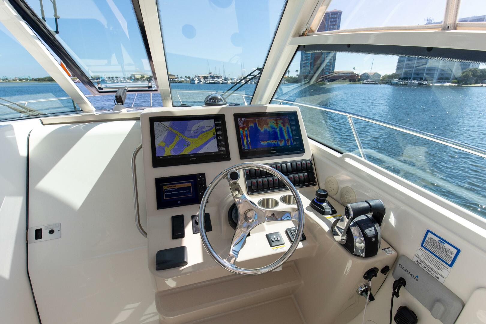 2019 Boston Whaler 345 CONQUEST "No Name" - photo 3