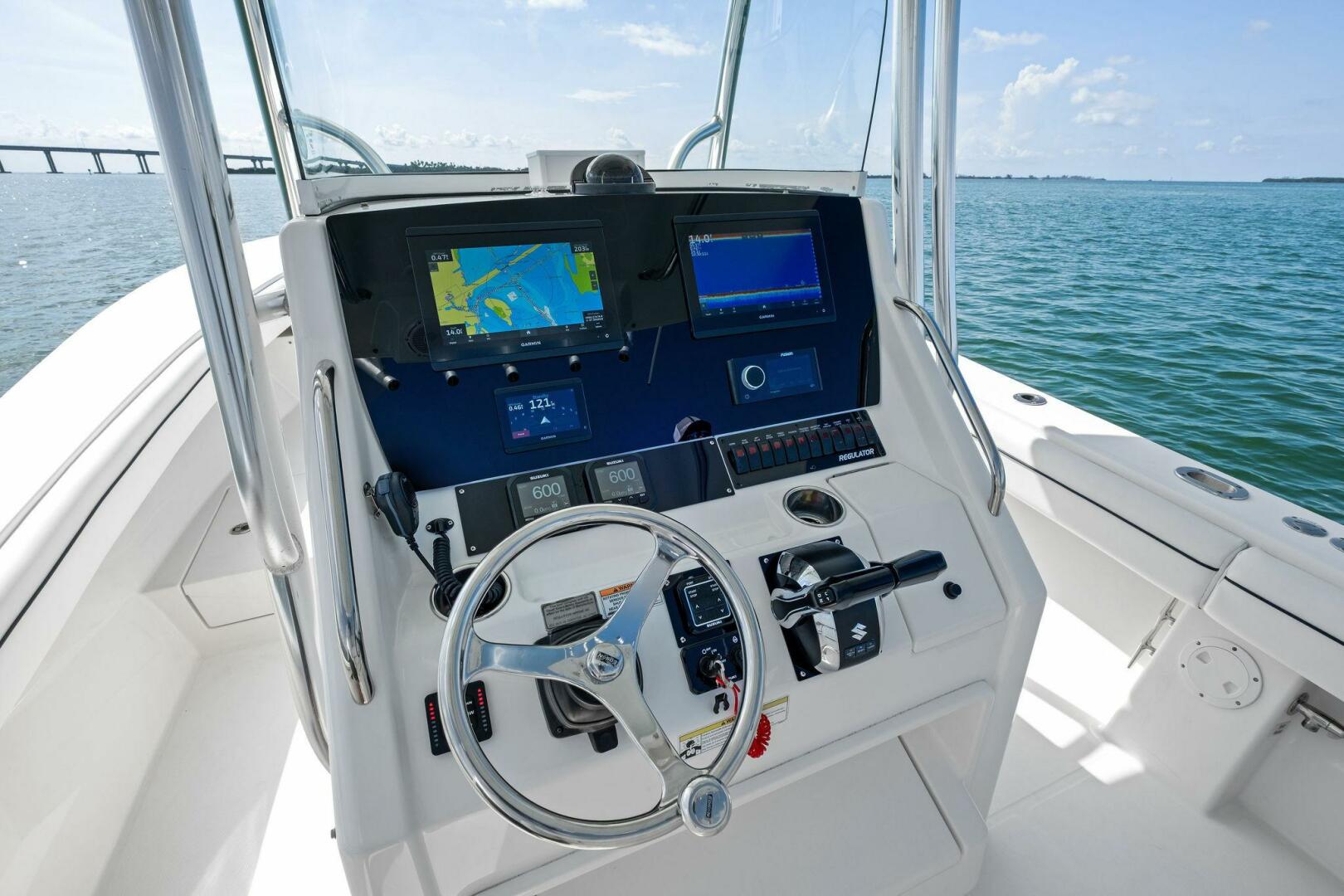 2012 Regulator 32 FS - photo 2