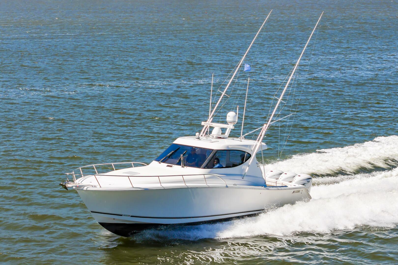 2014 Jupiter 41 Sport Bridge "Surf Rider" - photo 2