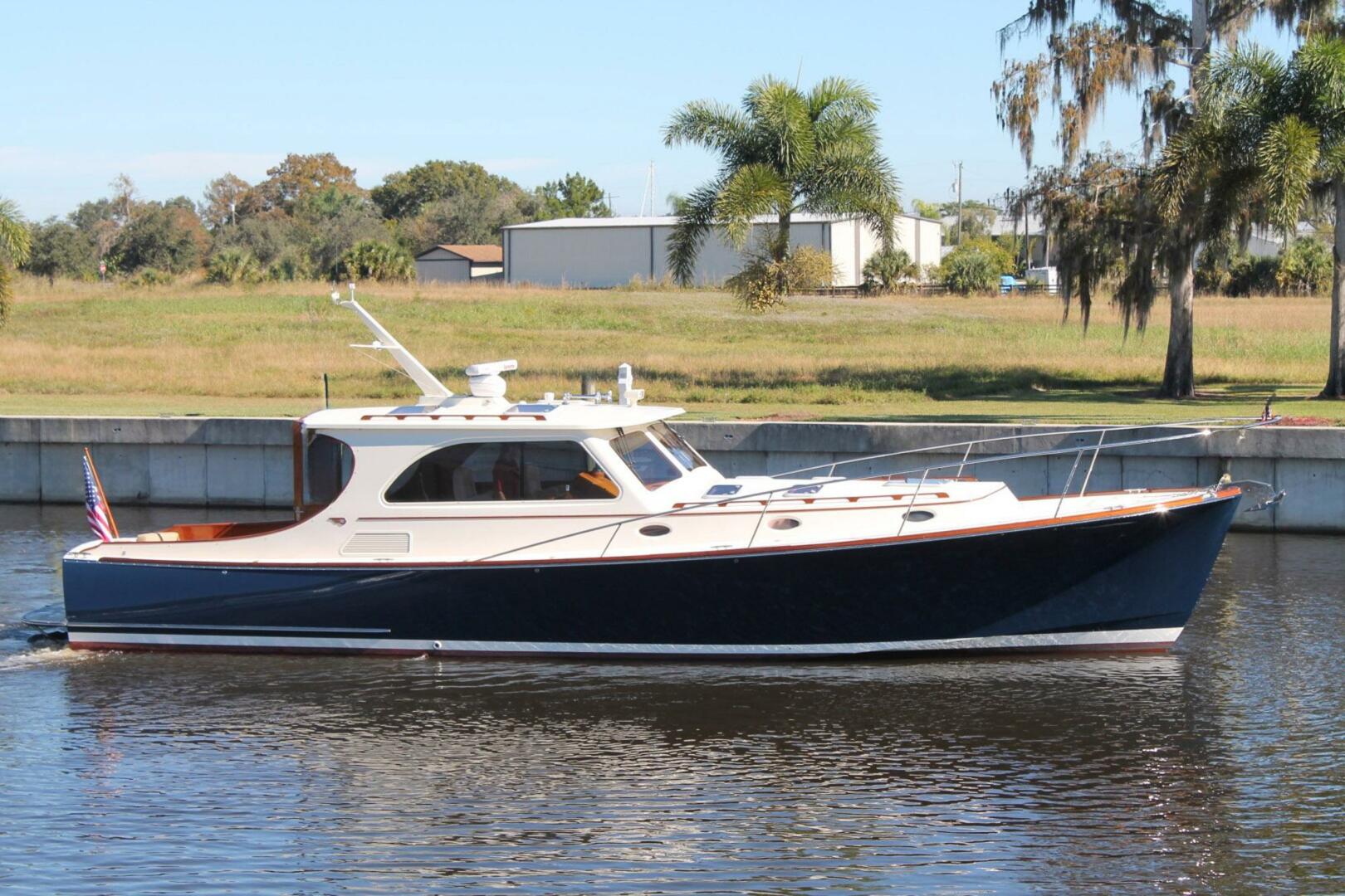2005 Hinckley Talaria 44 Motor Yacht "Mallard" - photo 1