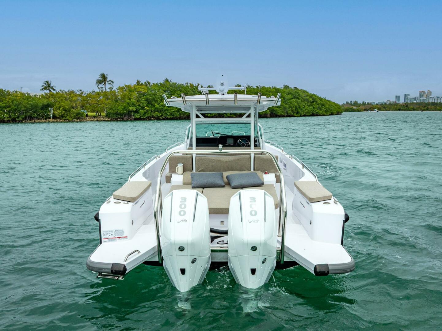 2024 Axopar 37 Sun Top - photo 3