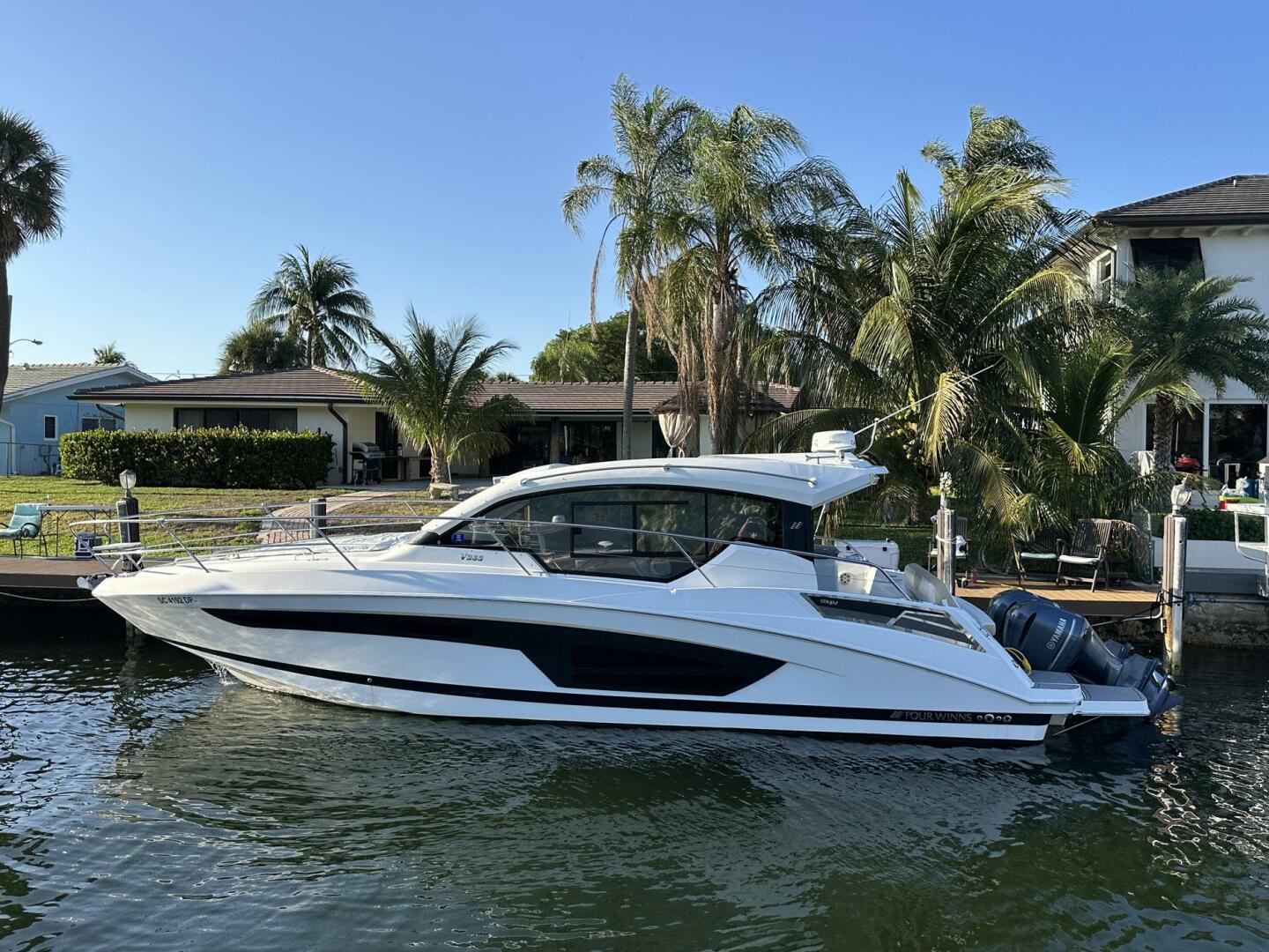 2020 Four Winns Vista 355 Coupe "Olivia" - photo 1