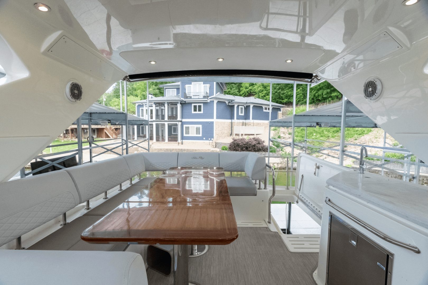 2018 Sea Ray L550 FLY - photo 3