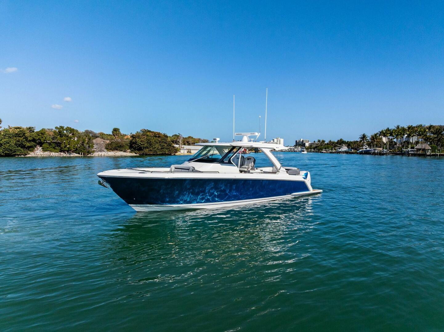 2019 Tiara Yachts 38 LS "MISS MARIE" - photo 2