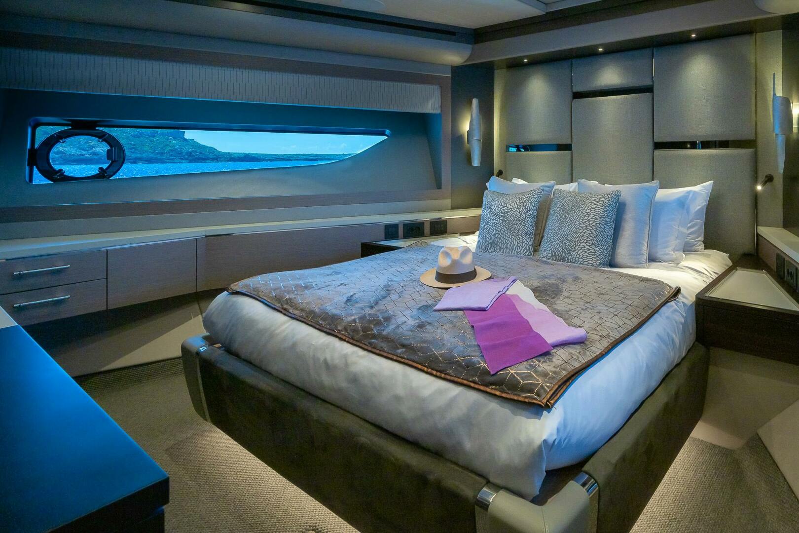 2022 Sunseeker "CELESTE NOREEN" - photo 3