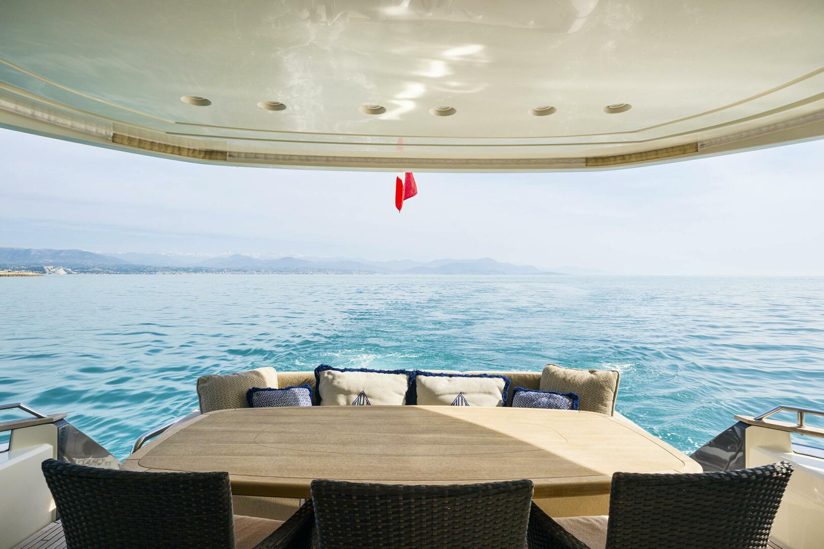 2016 Monte Carlo Yachts Custom "CRAZY DIAMOND" - photo 2