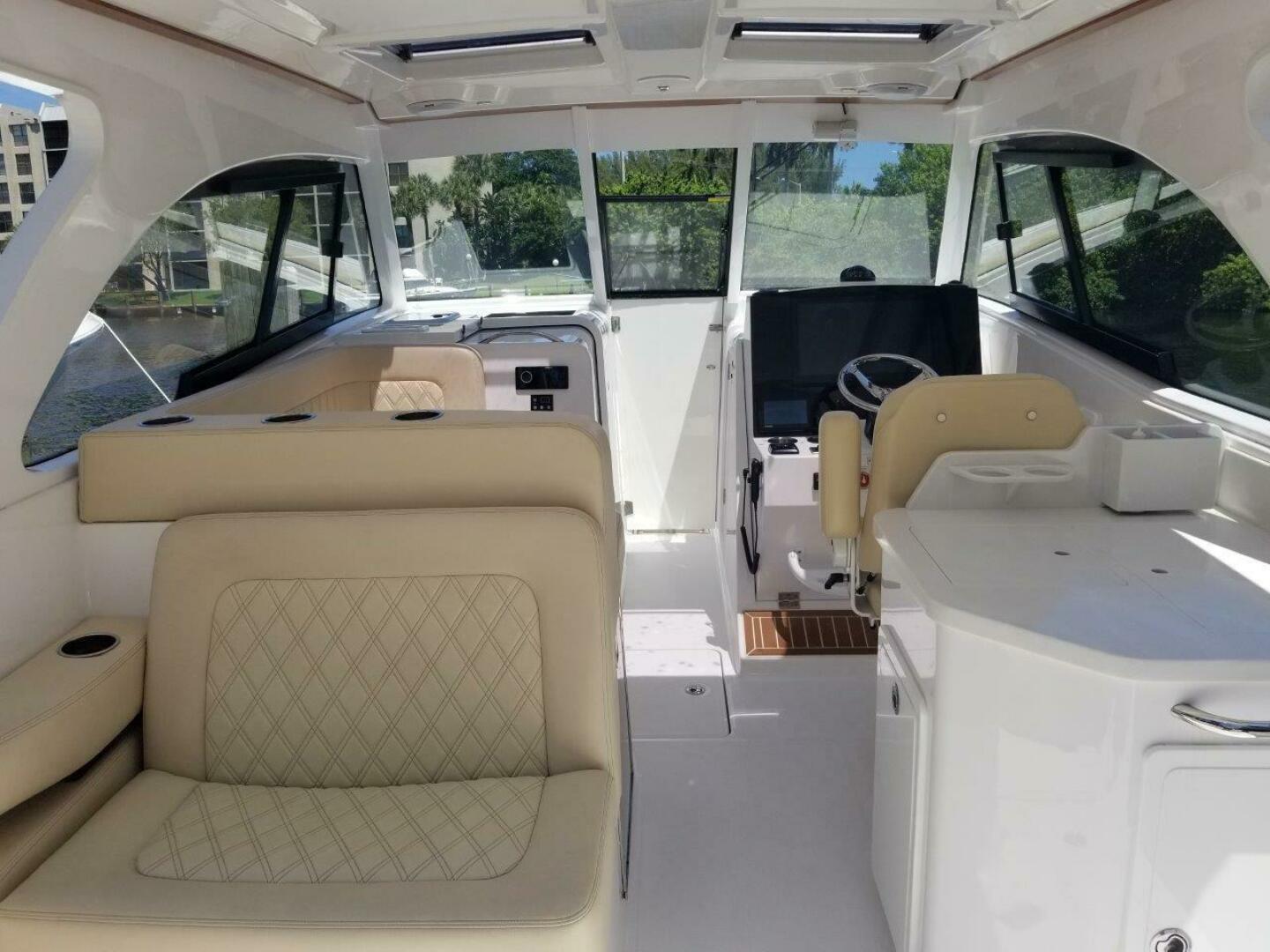 2021 Southport 33 DC "Nauti Nole" - photo 2