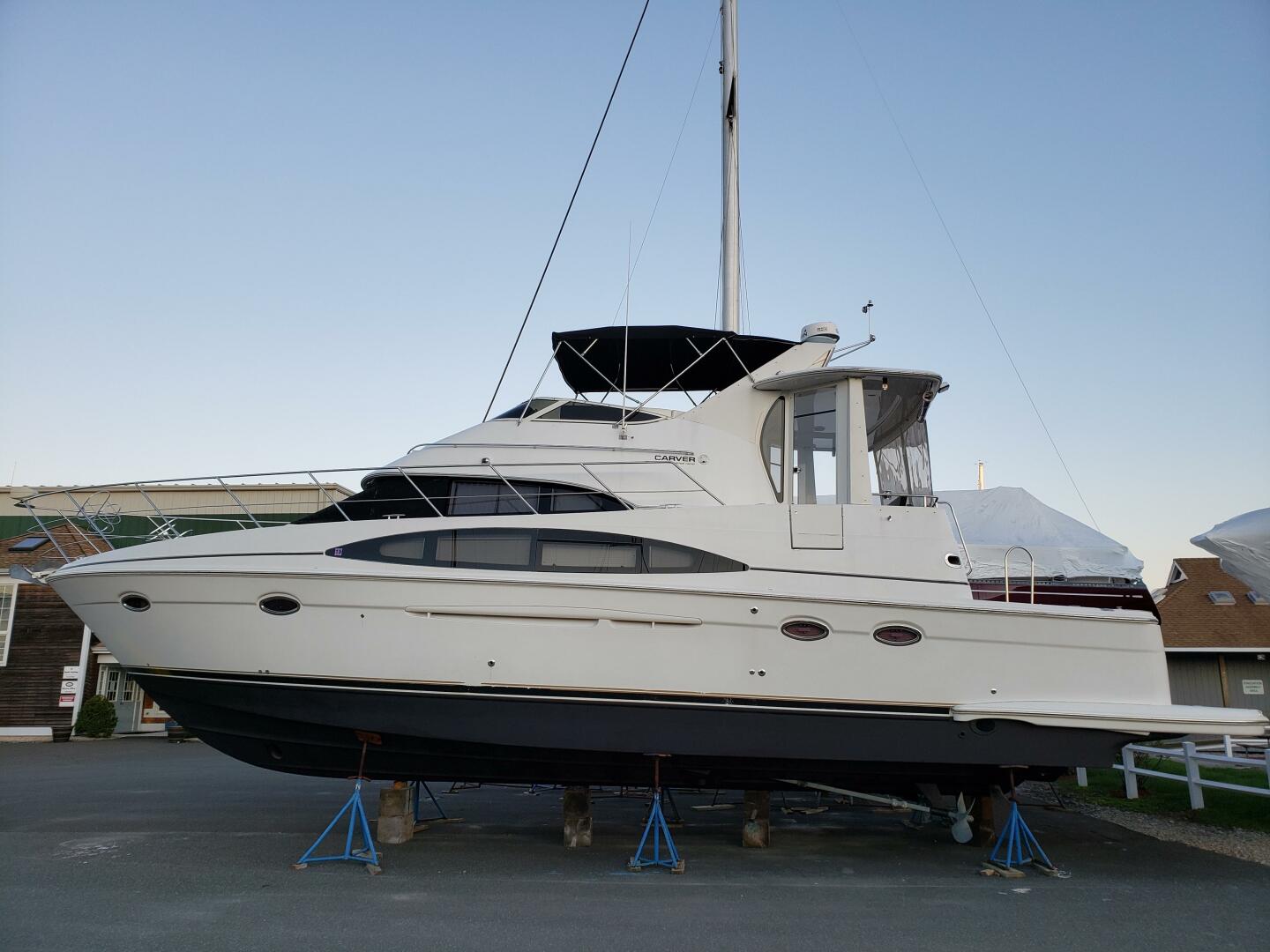 2002 Carver 444 Cockpit Motor Yacht "ChrisSea IV" - photo 2