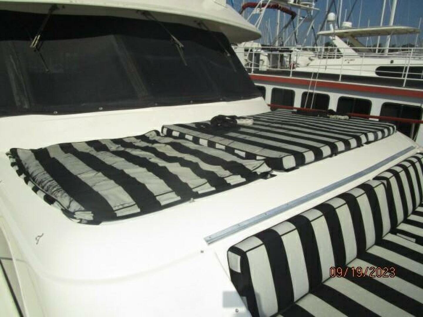1986 Hatteras 63 CPMY "WOLO" - photo 3