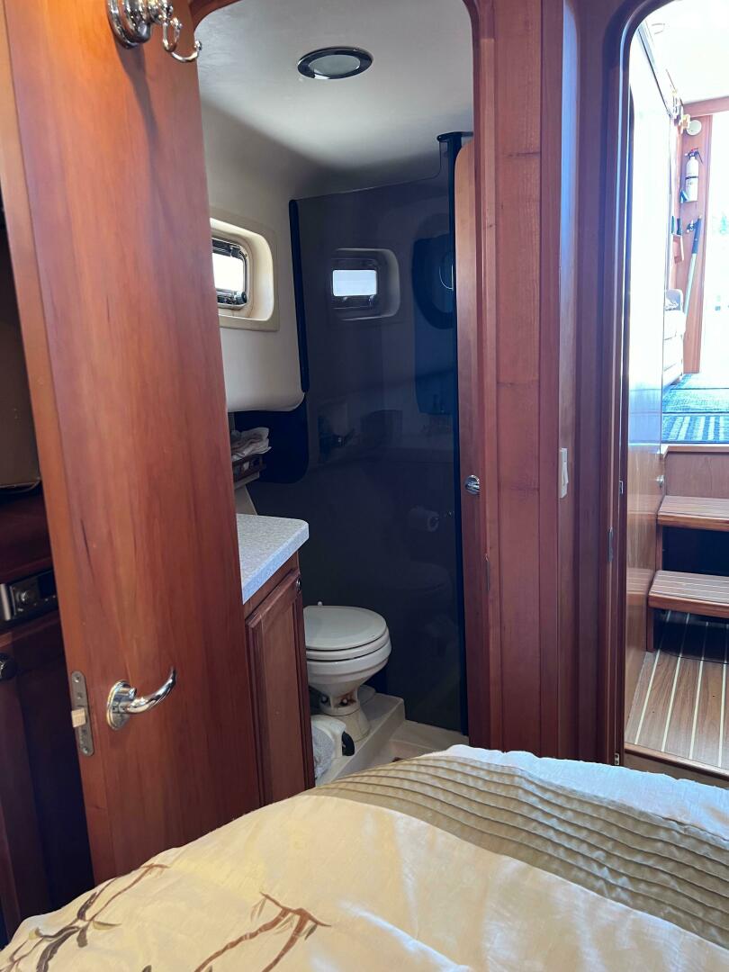 2005 Mainship 34 "NAUTI DOG" - photo 1