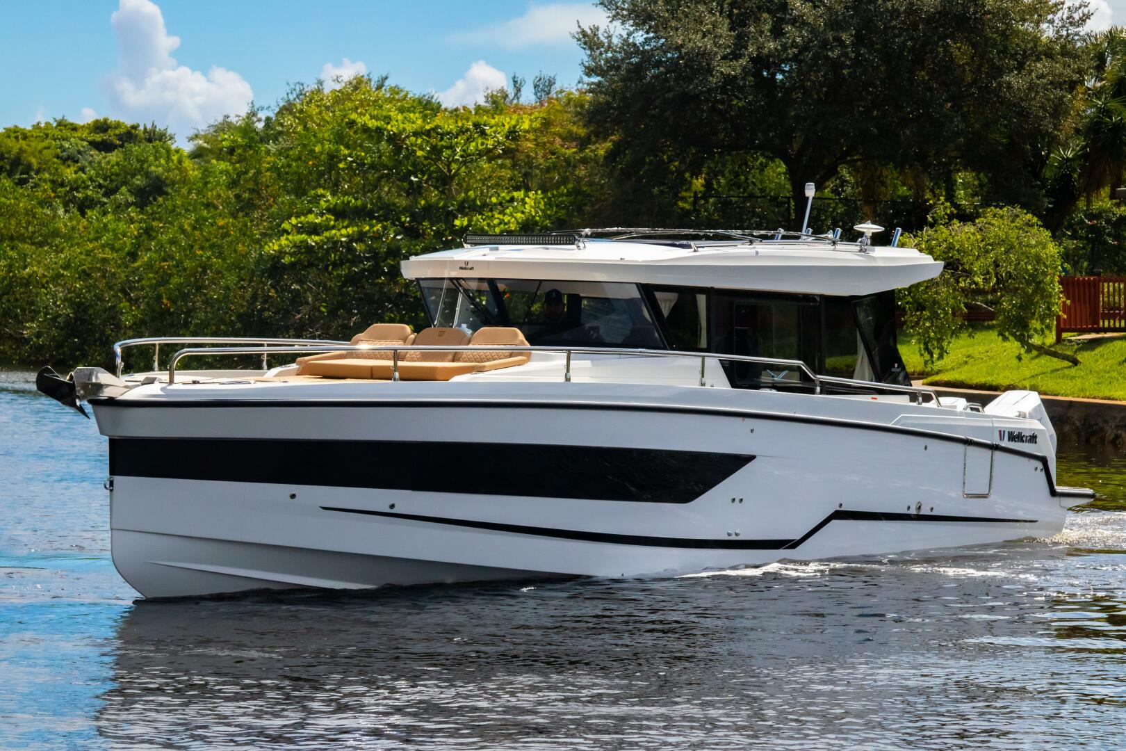 2025 Wellcraft 38 Explorer - photo 1