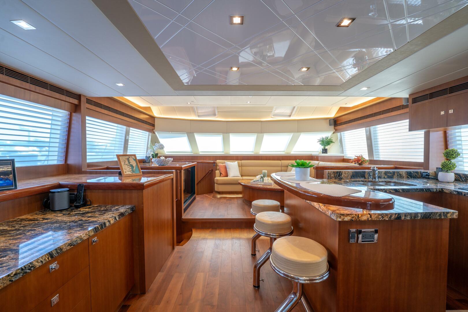 2016 Horizon PC52 "Island Girl" - photo 2