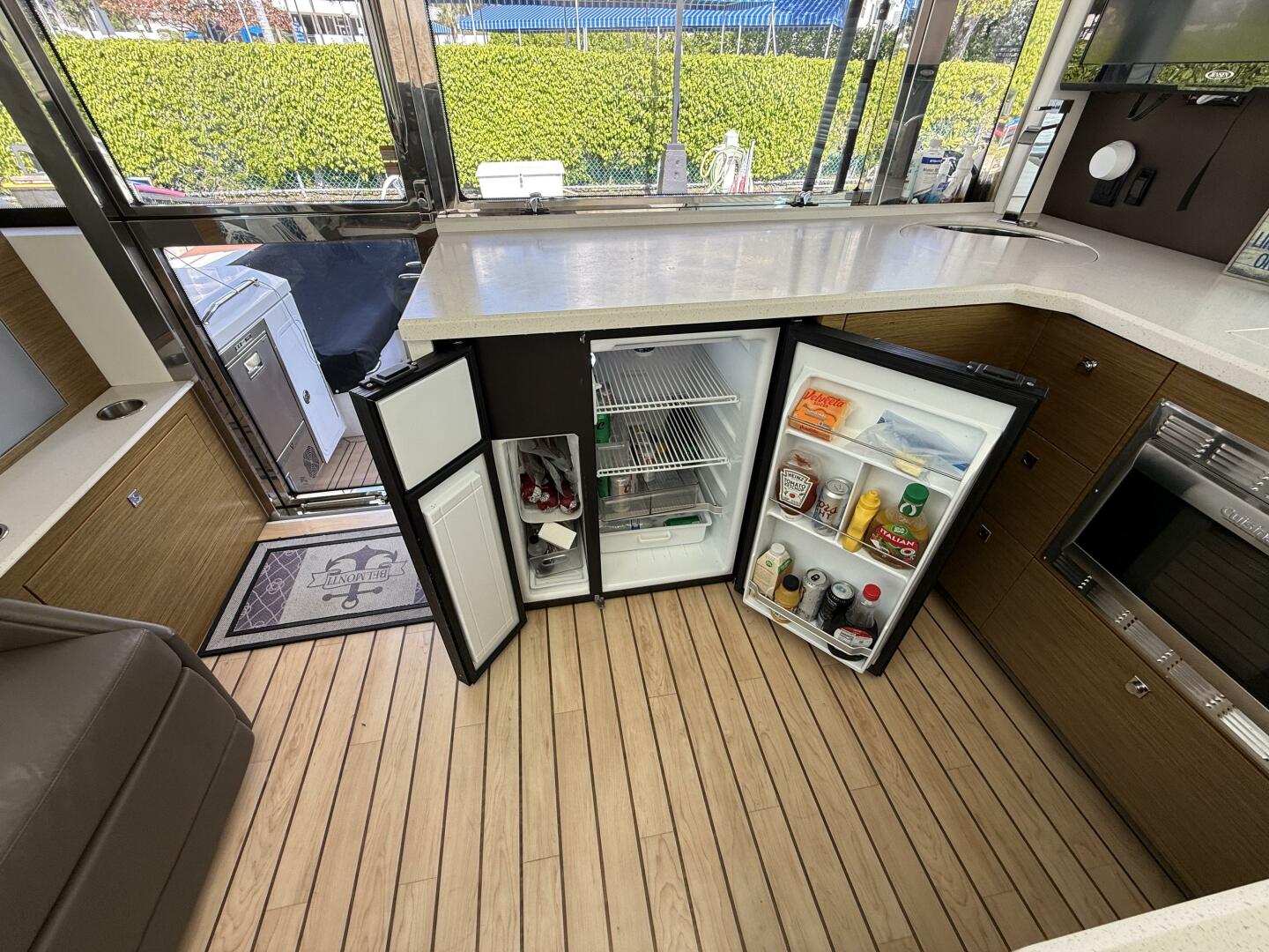 2014 Cruisers Yachts 45 Cantius "To The Moon And Back" - photo 2