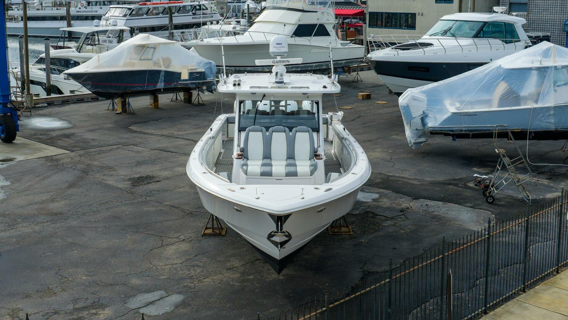 2023 Everglades 455 Center Console "Montrachet" - photo 2