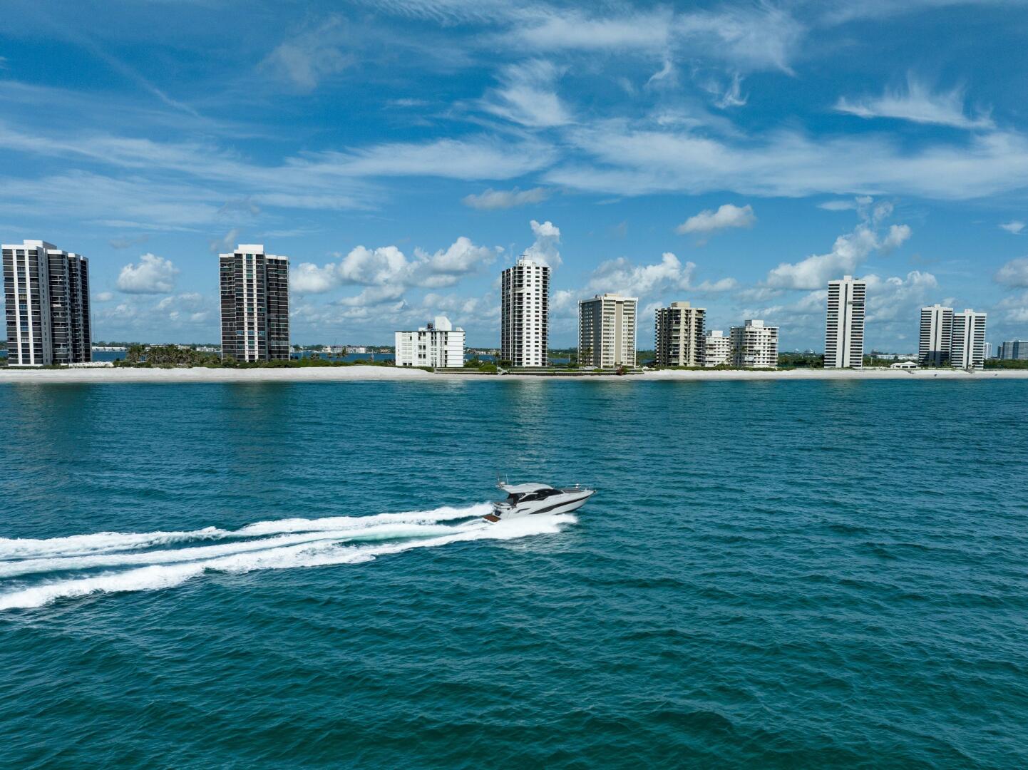 2022 Galeon 425 HTS "Sea Suite" - photo 2