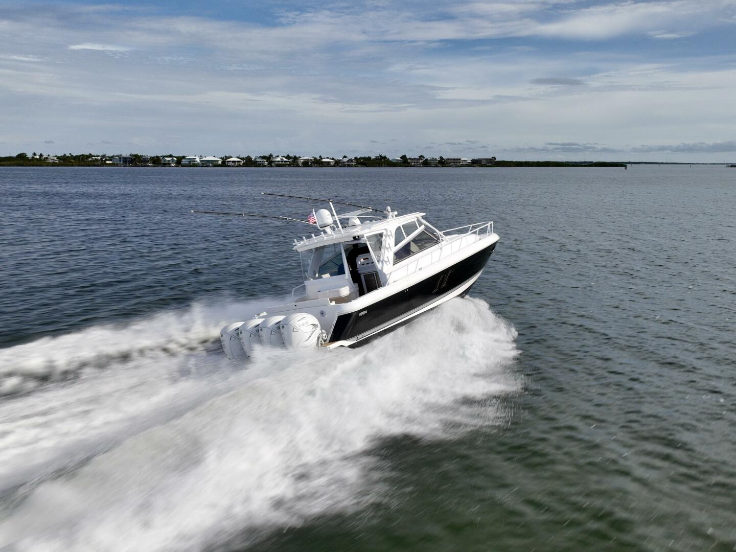 2019 Intrepid 475 Sport Yacht - photo 2