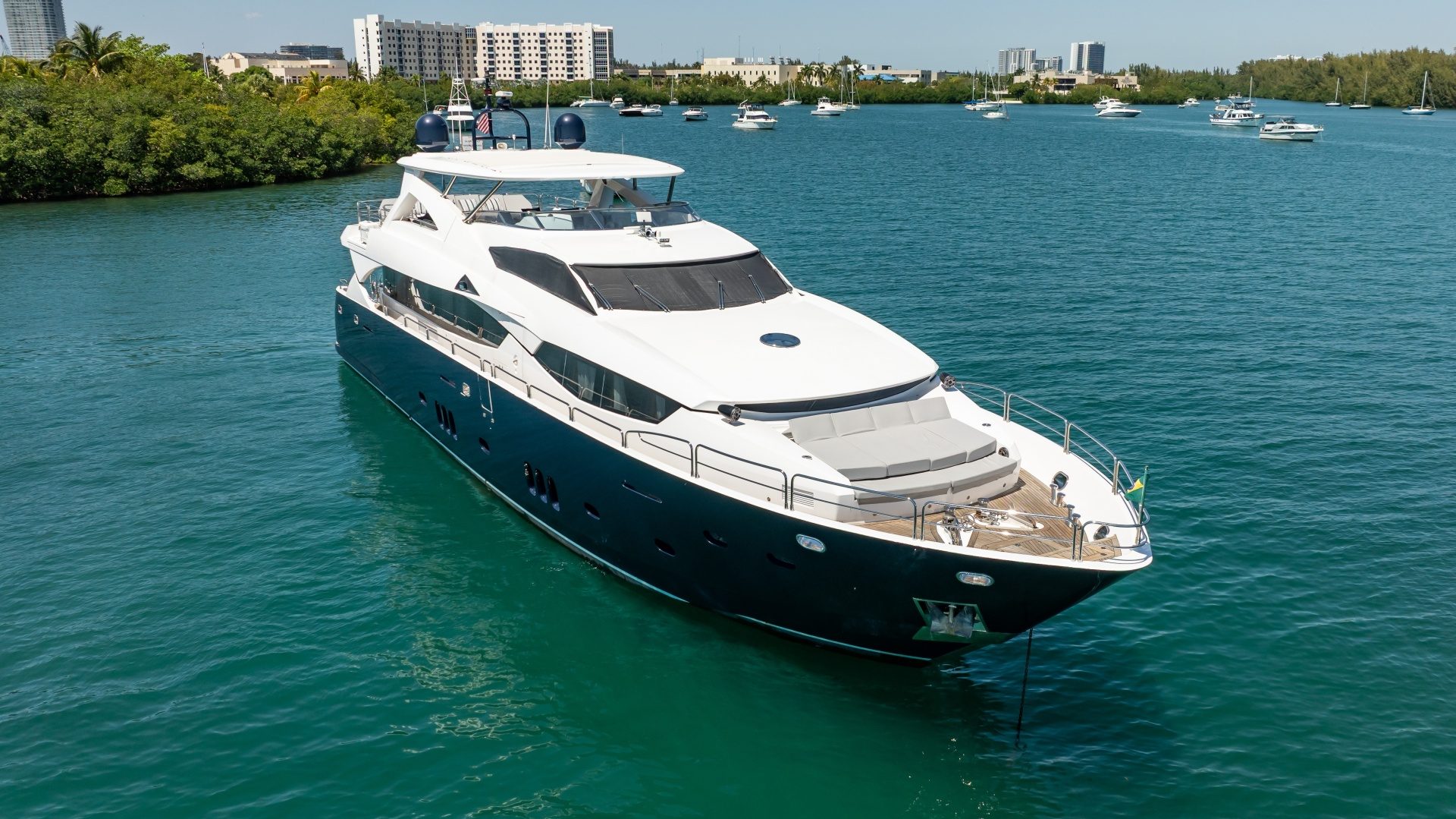 2010 Sunseeker 34 Metre Yacht "BLUE" - photo 3