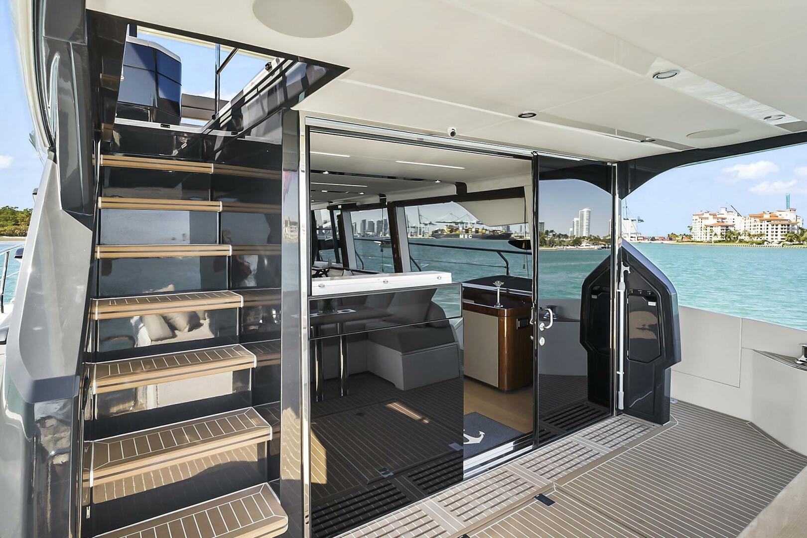 2021 Fairline Squadron 68 "Raw Wave" - photo 3