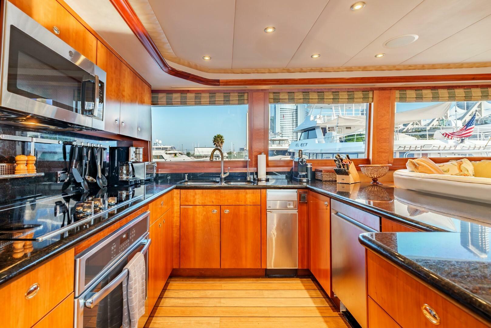 2003 Westport Cockpit Motor Yacht "SNOWBORED" - photo 3