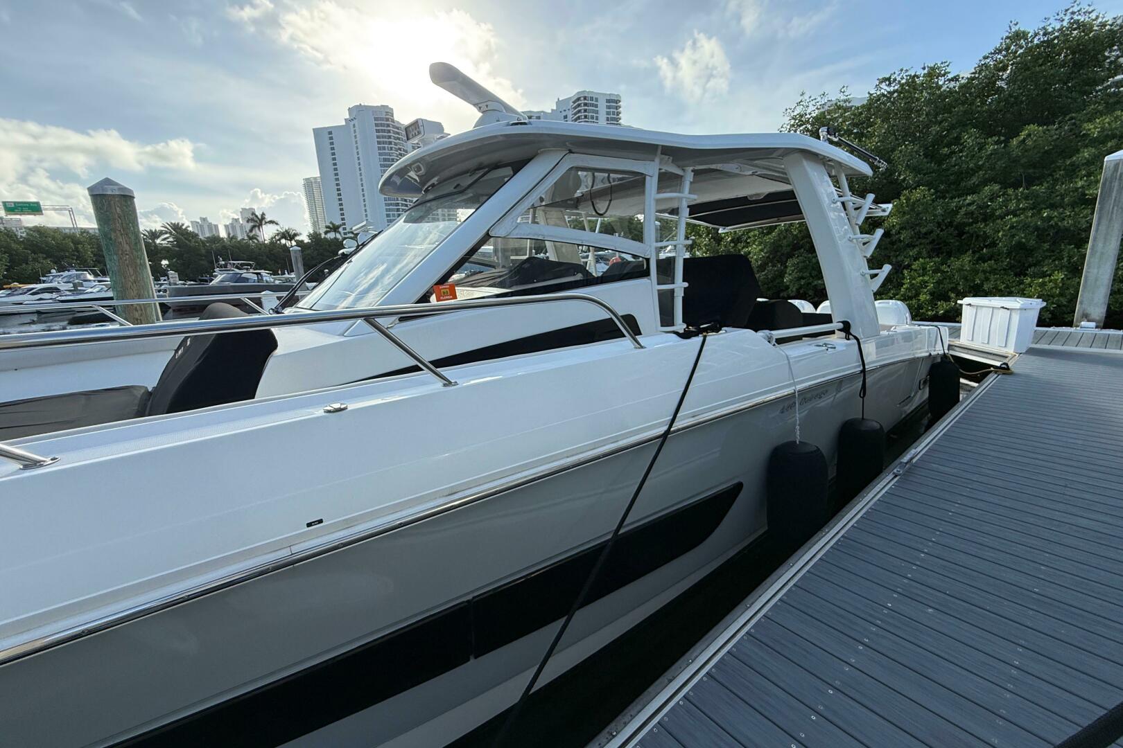2020 Boston Whaler 420 Outrage - photo 2