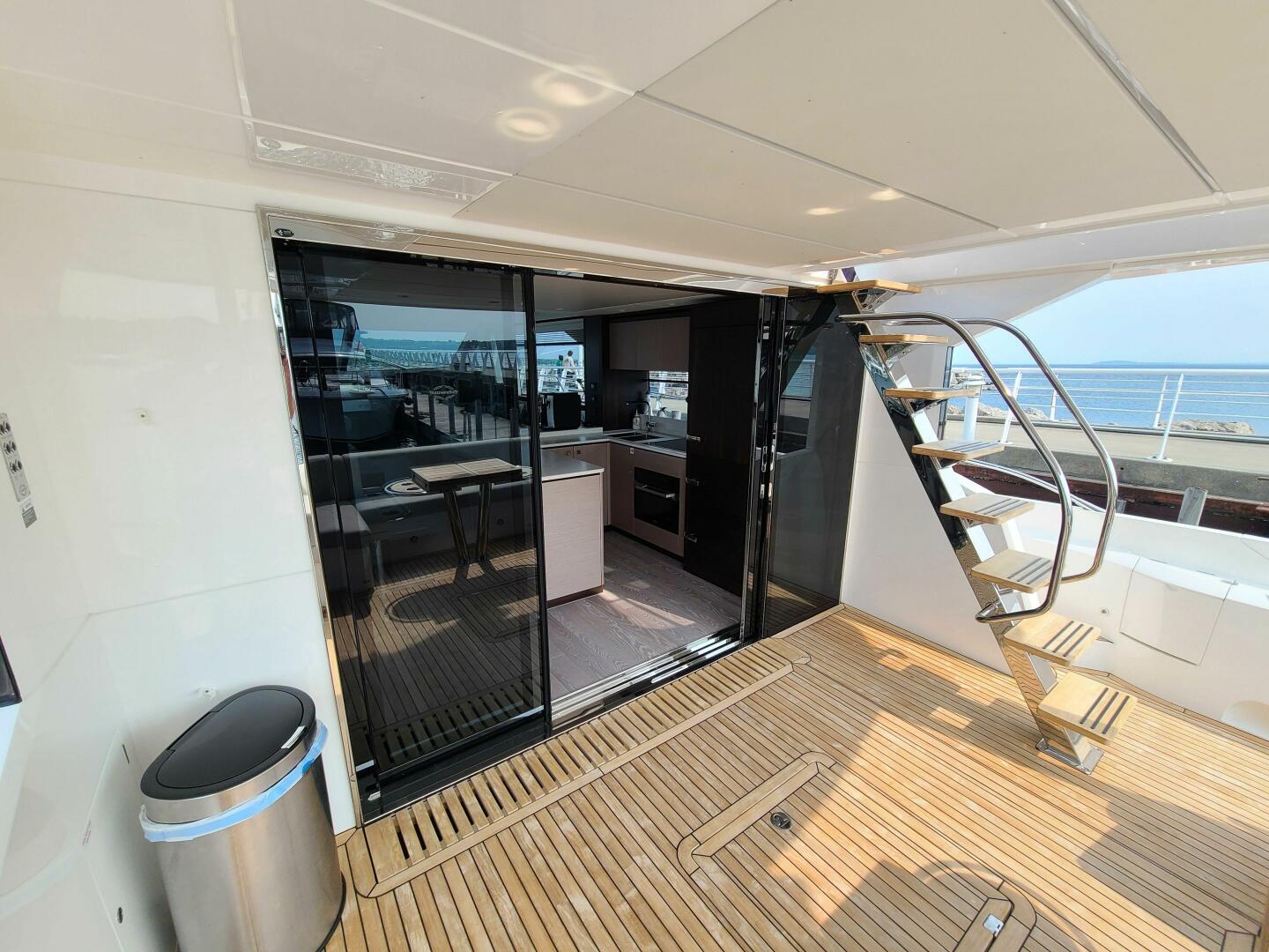 2023 Sunseeker 68 Manhattan "Sweet Tina" - photo 2