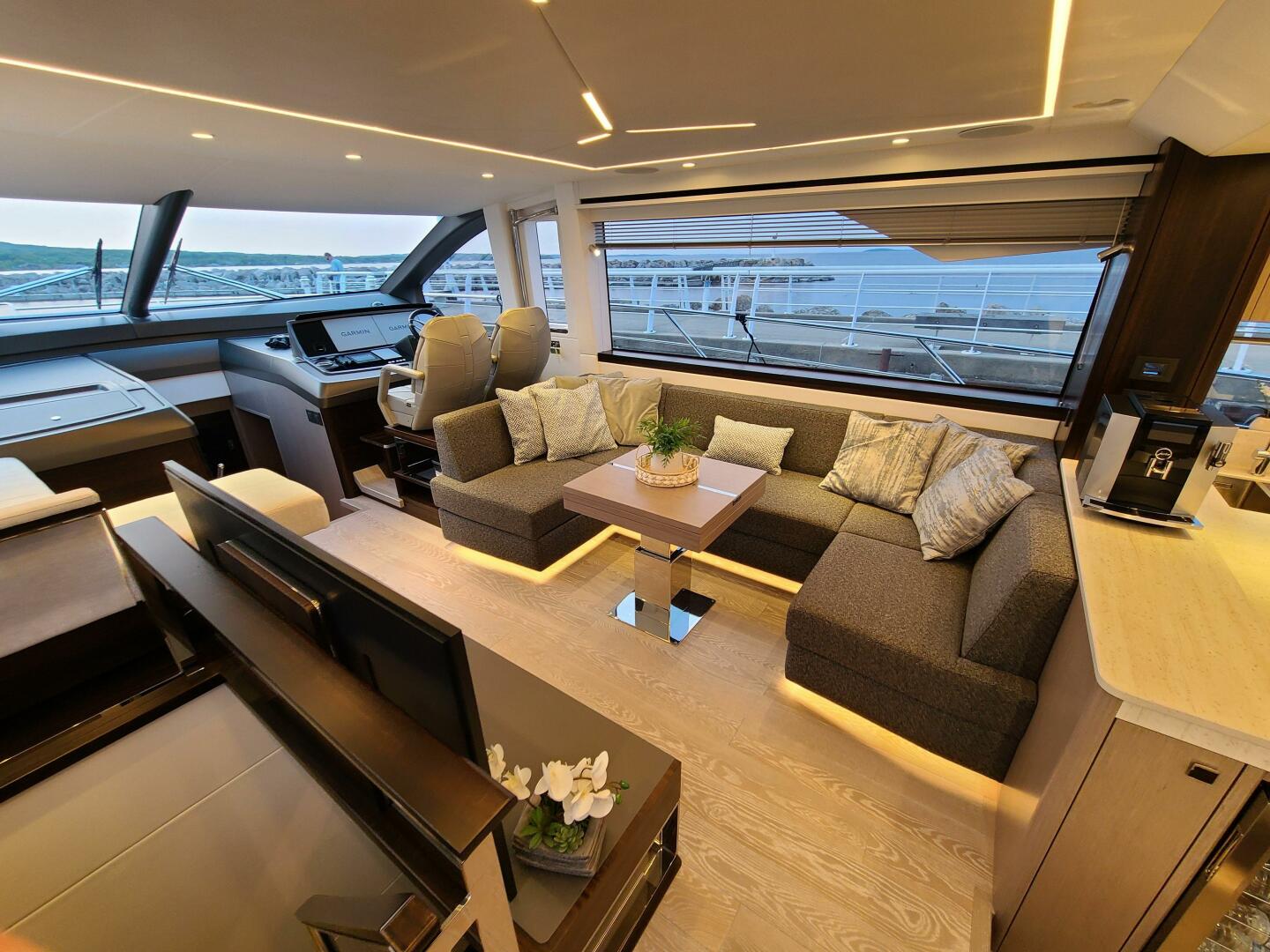 2023 Sunseeker 68 Manhattan "Sweet Tina" - photo 3