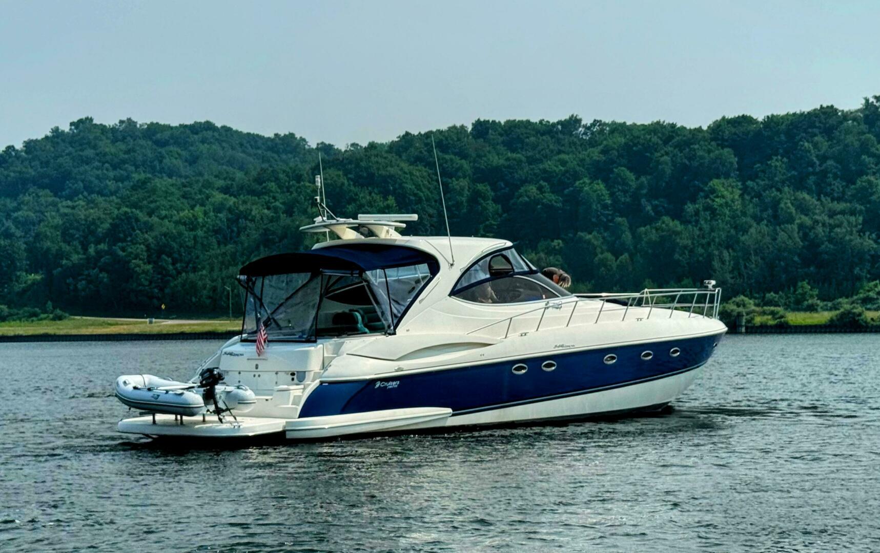 2005 Cruisers Yachts 540 Express - photo 3
