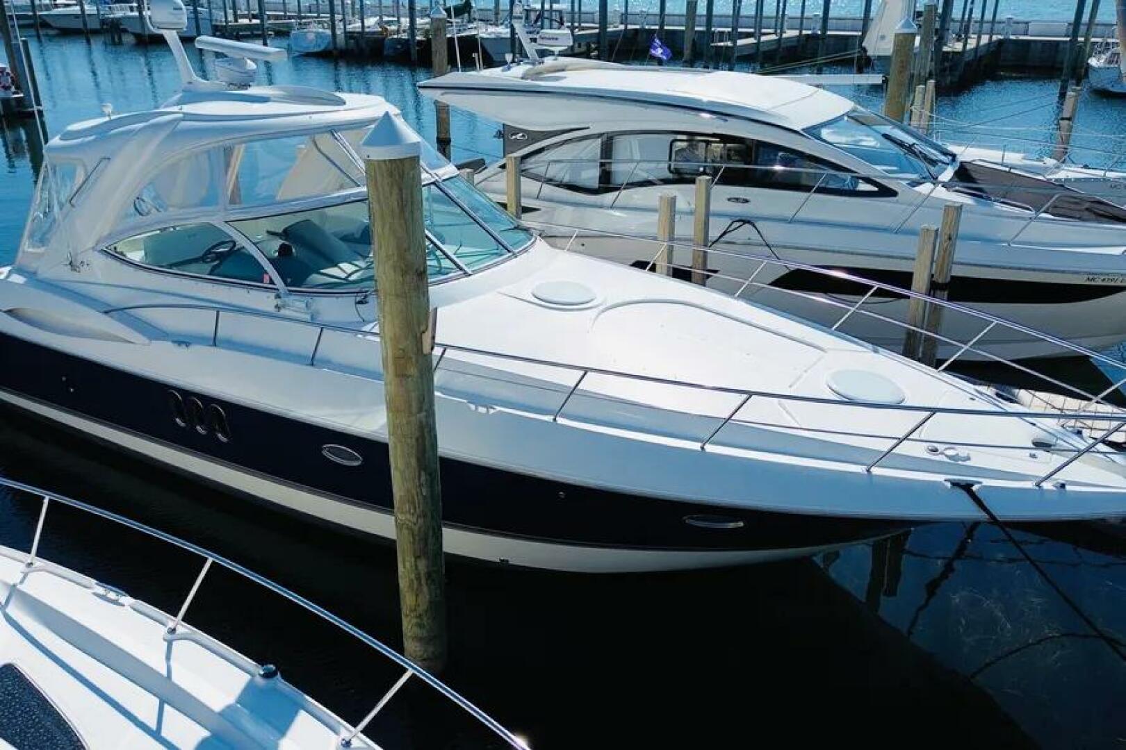 2006 Cruisers Yachts 420 Express "MIK" - photo 1