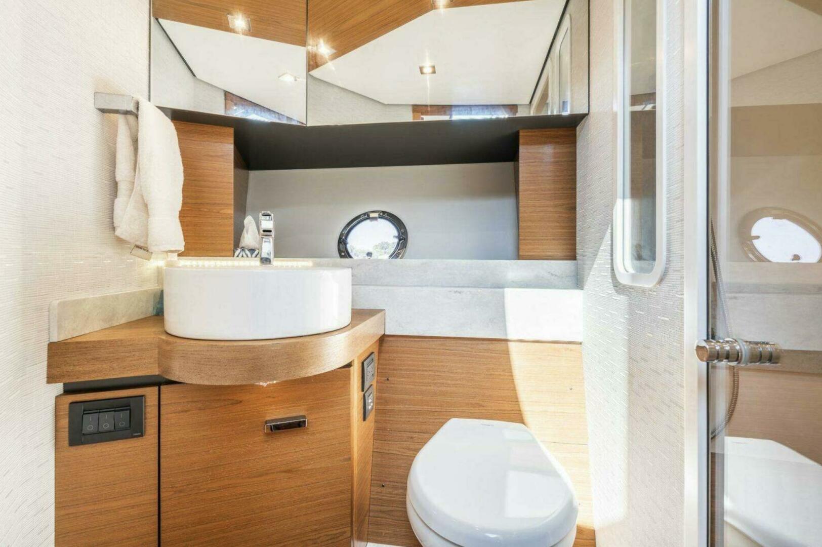 2023 Tiara Yachts 39 Coupe - photo 3
