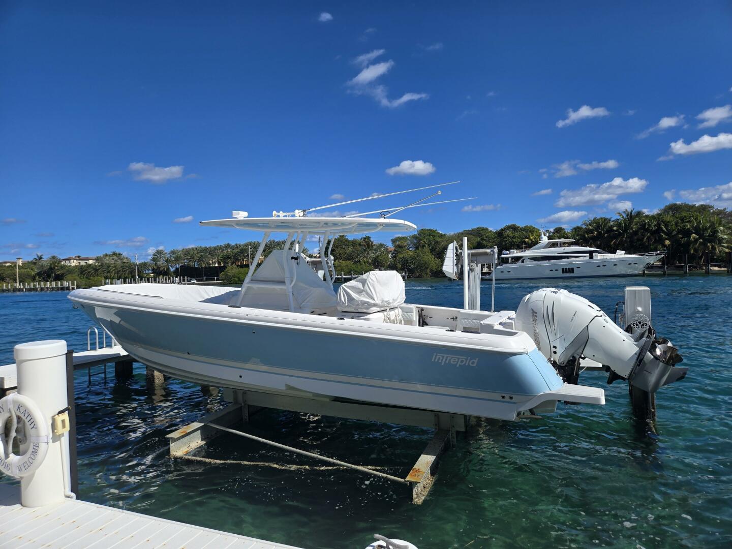 2019 Intrepid 327 - photo 1