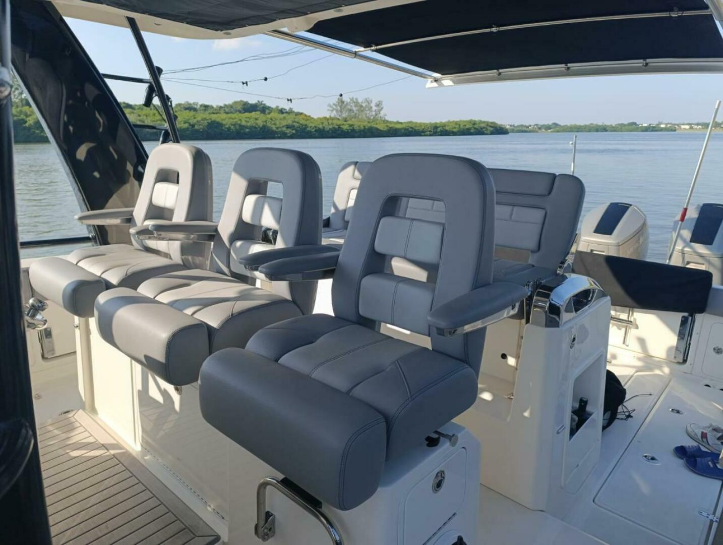 2024 Boston Whaler 420 Outrage "Bravia" - photo 3