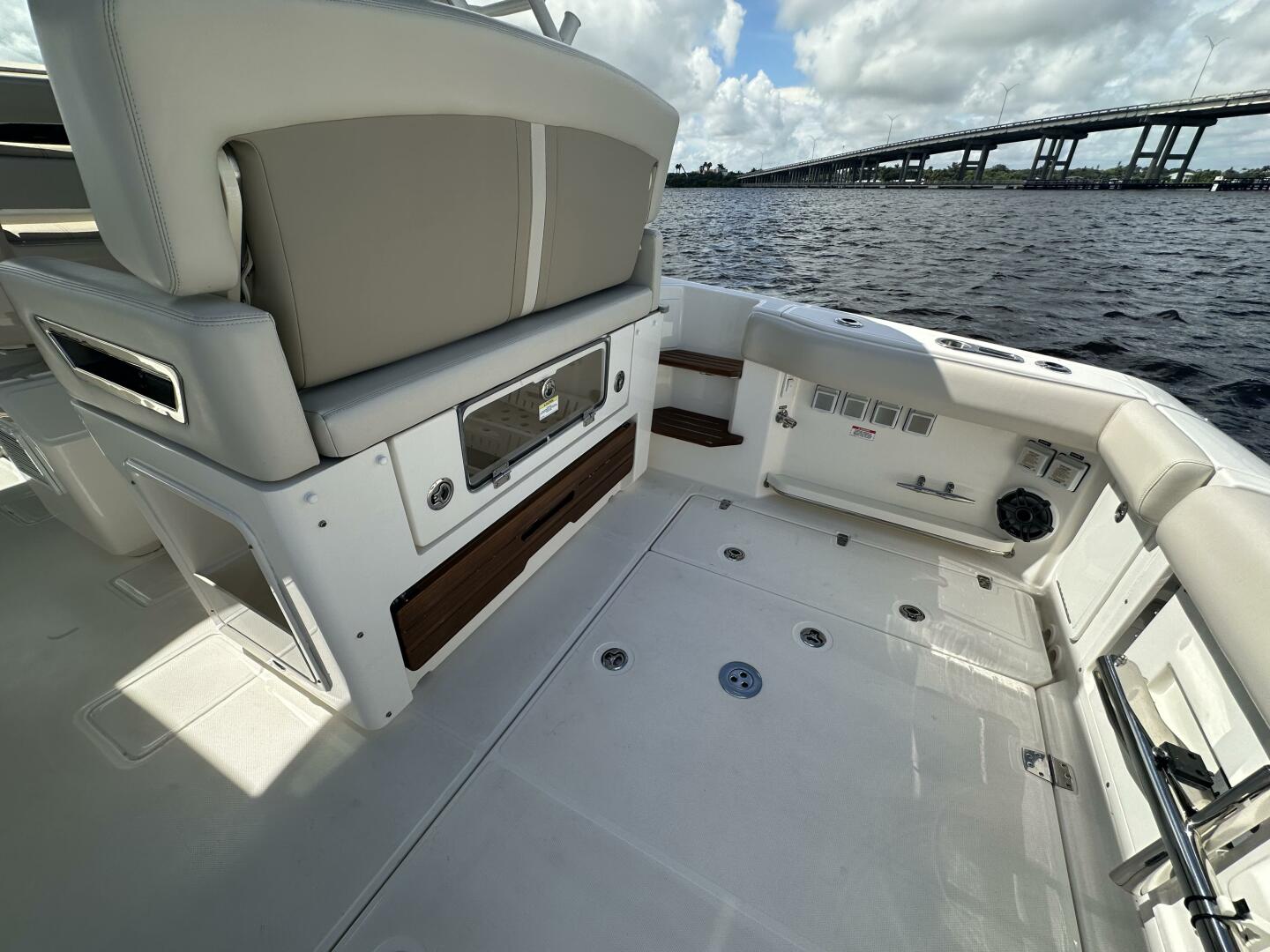 2023 Boston Whaler 380 Realm "103 Hours" - photo 3