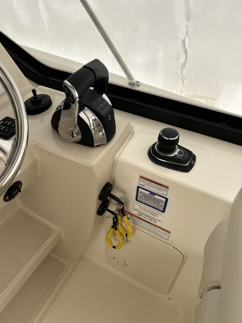 2021 Boston Whaler - photo 2