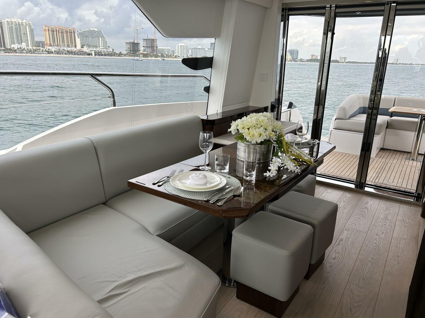 2024 Fairline Squadron 68 "FAIRLINE SQUADRON" - photo 3
