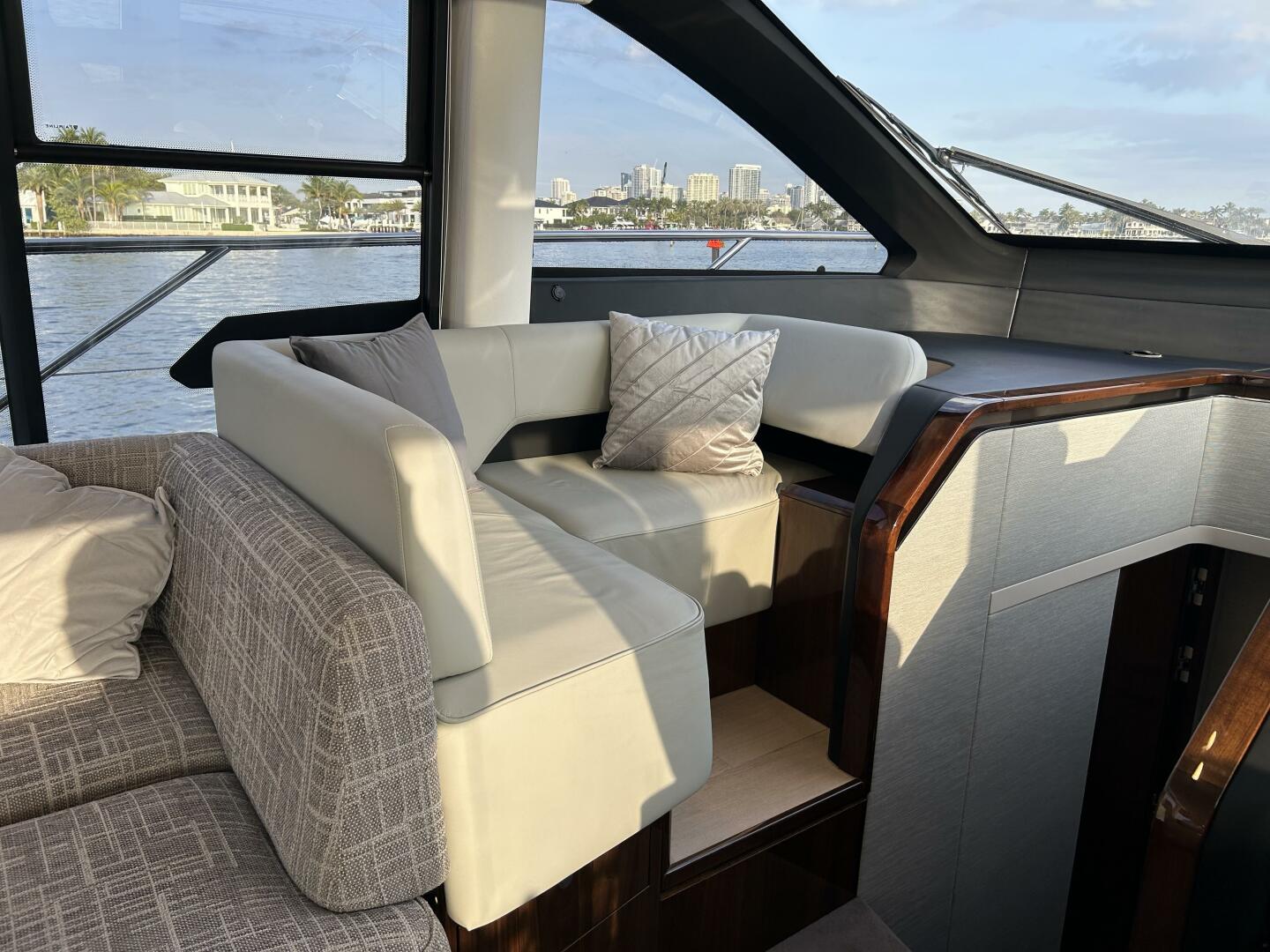 2024 Fairline Squadron 68 "FAIRLINE SQUADRON" - photo 2