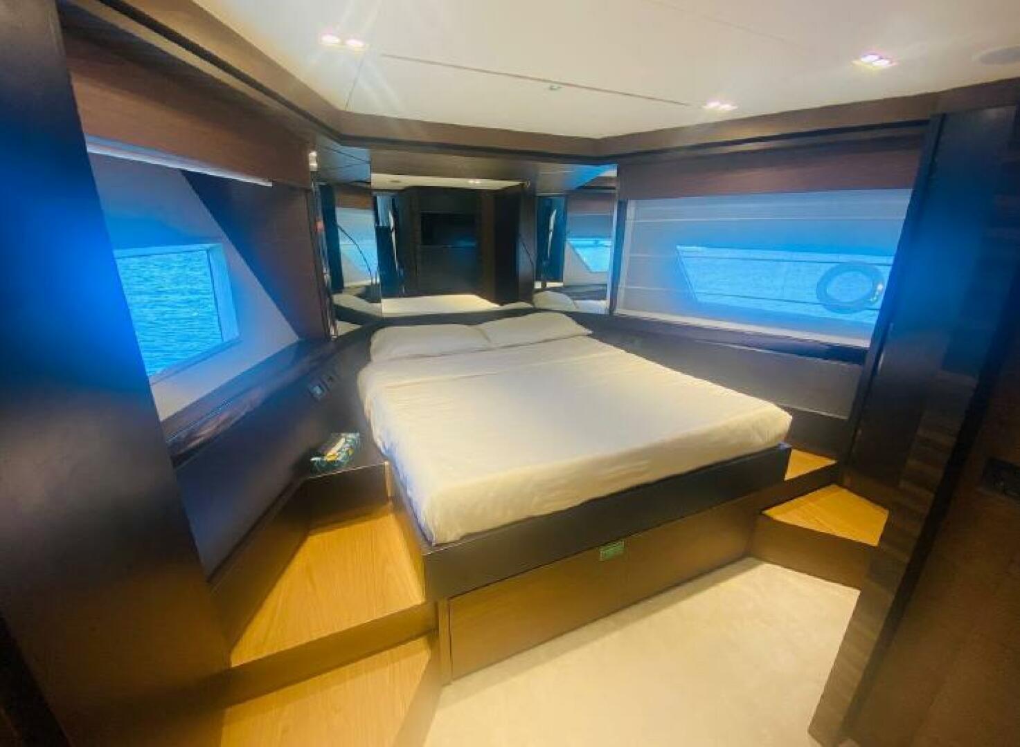 2020 Ferretti Yachts 670 - photo 3