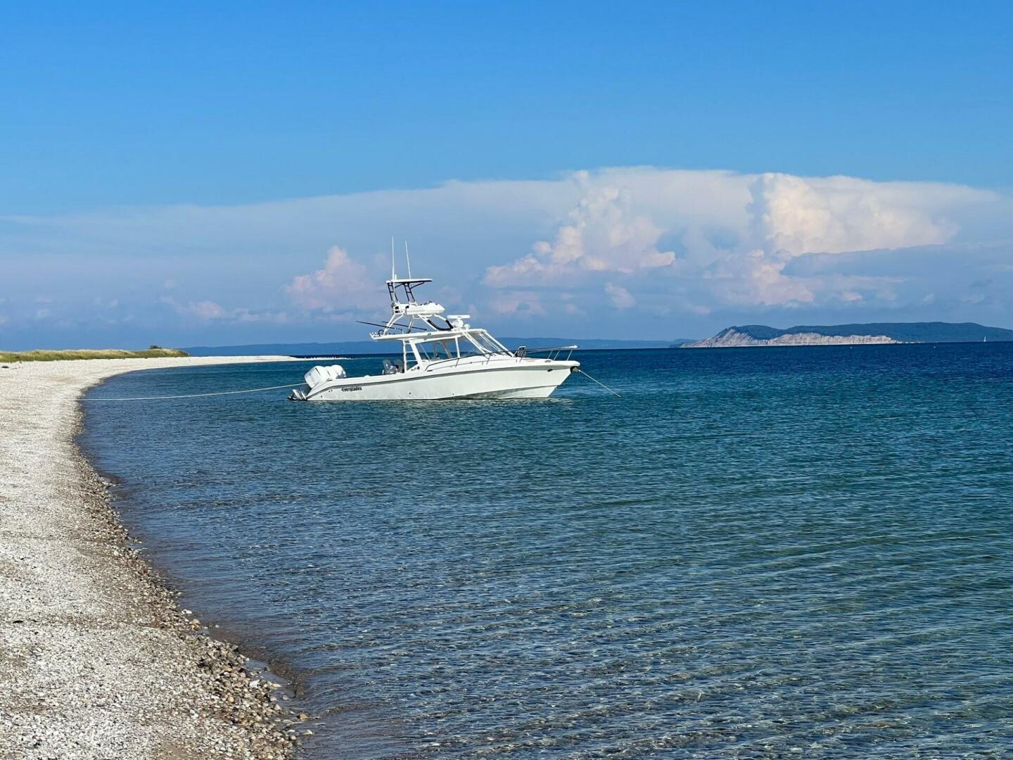 2012 Everglades 350 LX - photo 1